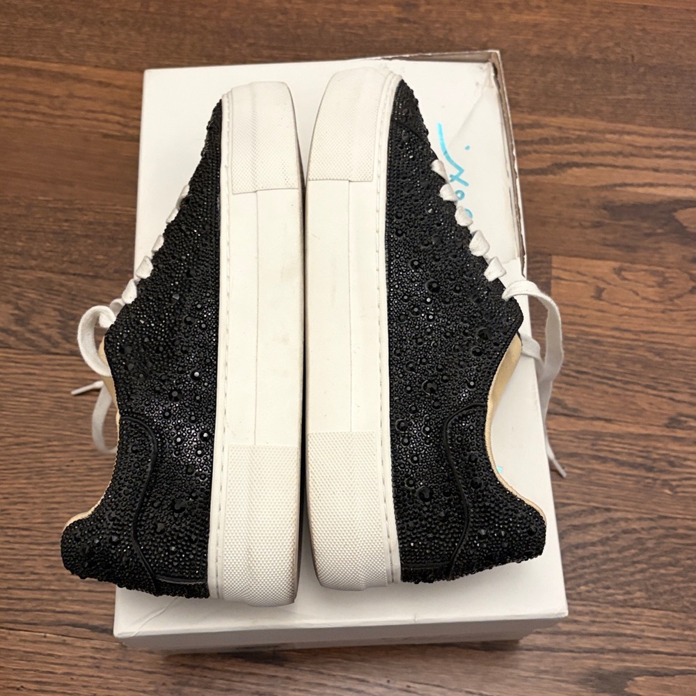Betsey Johnson Sidny Sneaker Size 7.5 - Picture 3 of 8